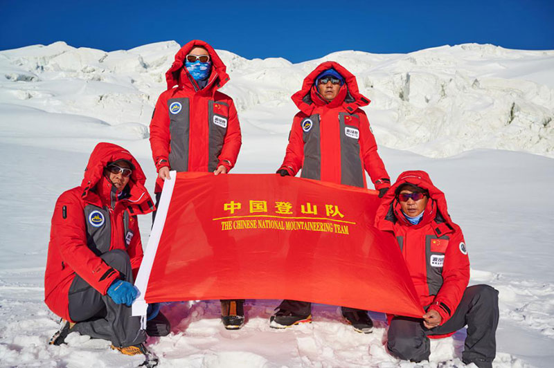 2019年中国登山队身穿波司登成功挑战海拔7509米慕士塔格峰图
